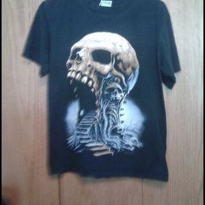 Black skull t-shirt by Anvil